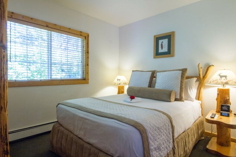 Hotel Red Wolf Lakeside Lodge