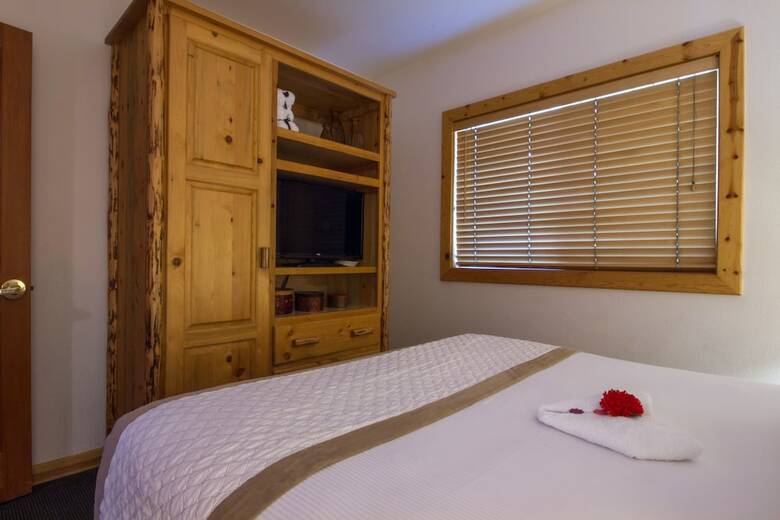 Hotel Red Wolf Lakeside Lodge