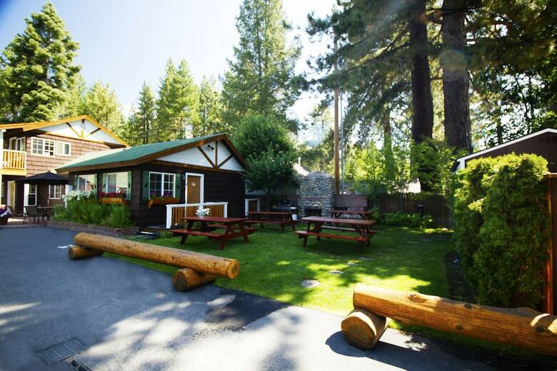 Hotel Red Wolf Lakeside Lodge