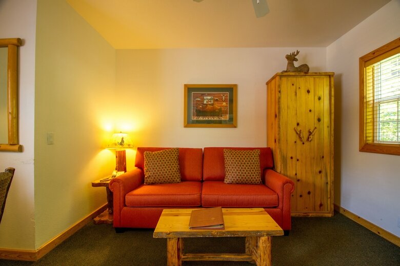 Hotel Red Wolf Lakeside Lodge