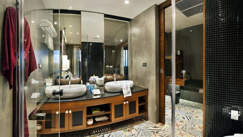 Hotel The Sea Galleri By Katathani