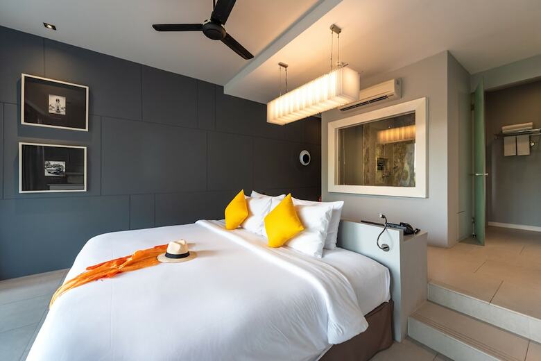 Hotel The Sea Galleri By Katathani