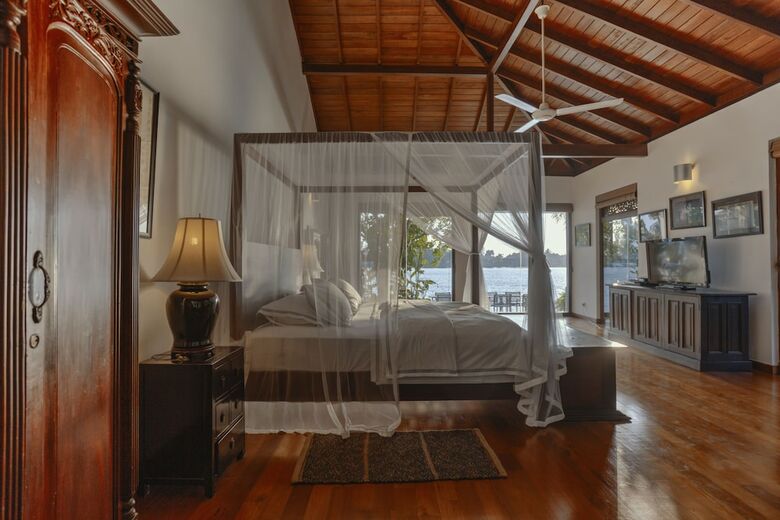 Villa Republic Bentota - Entire Villa (06 Bedrooms)