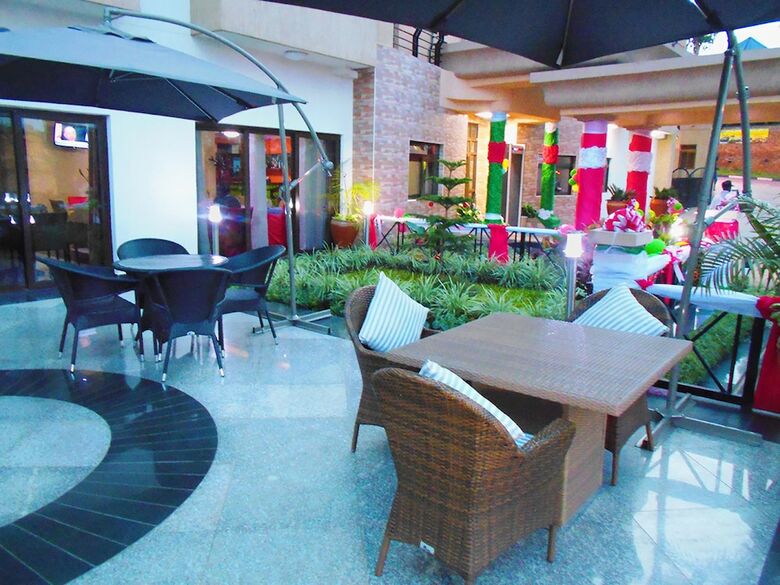 Hill View Hotel & Apartments