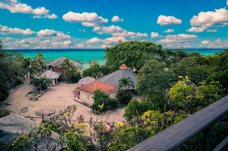 Hotel Foster's West Bay Resort