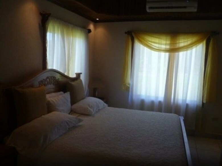 Hotel Foster's West Bay Resort
