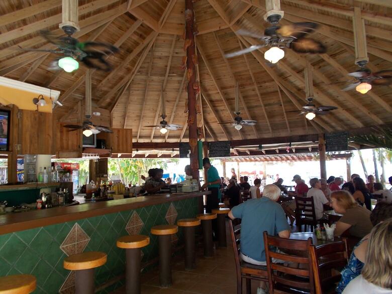 Hotel Foster's West Bay Resort