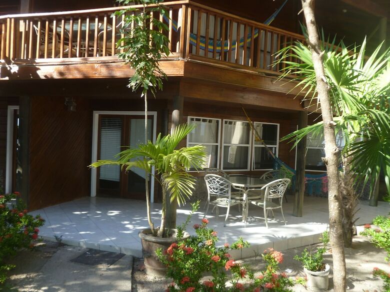 Hotel Foster's West Bay Resort