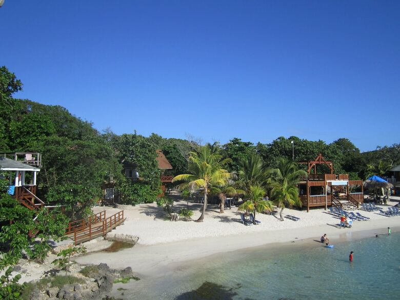 Hotel Foster's West Bay Resort