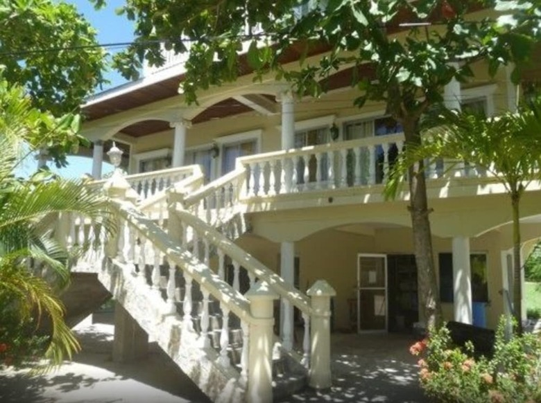 Hotel Foster's West Bay Resort