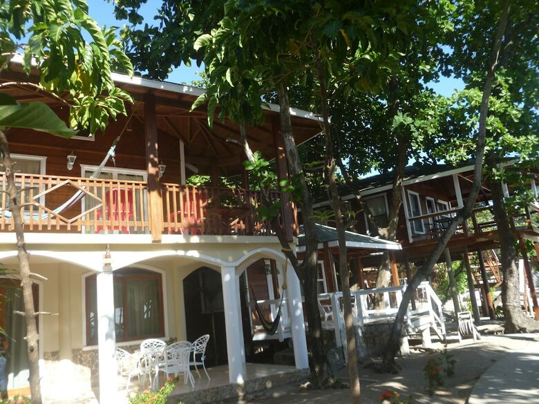 Hotel Foster's West Bay Resort