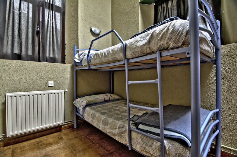 Hostal Albergue Juvenil de Bustiello