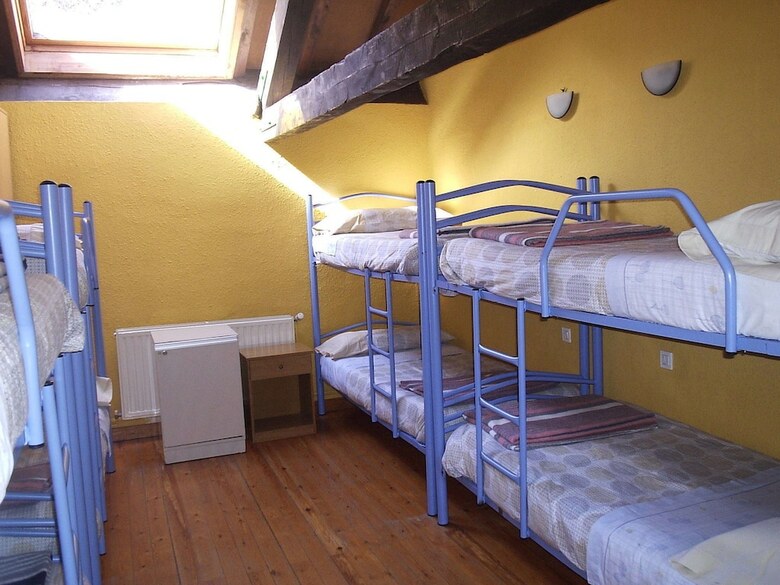 Hostal Albergue Juvenil de Bustiello
