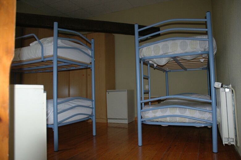 Hostal Albergue Juvenil de Bustiello