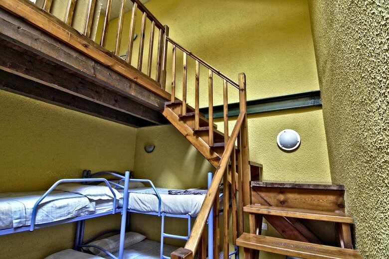 Hostal Albergue Juvenil de Bustiello