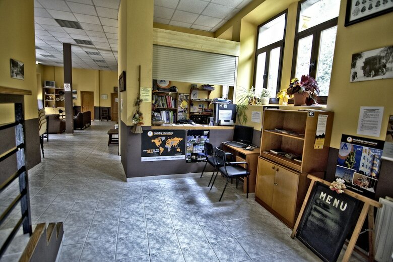 Hostal Albergue Juvenil de Bustiello