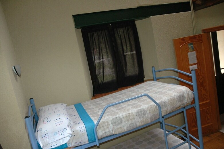 Hostal Albergue Juvenil de Bustiello