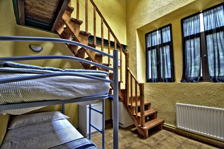 Hostal Albergue Juvenil de Bustiello