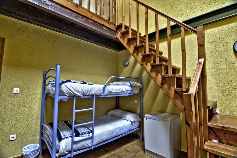 Hostal Albergue Juvenil de Bustiello