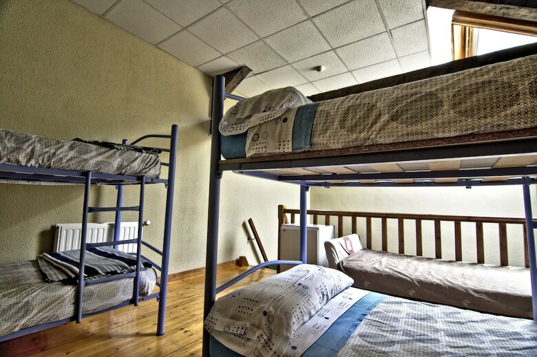 Hostal Albergue Juvenil de Bustiello
