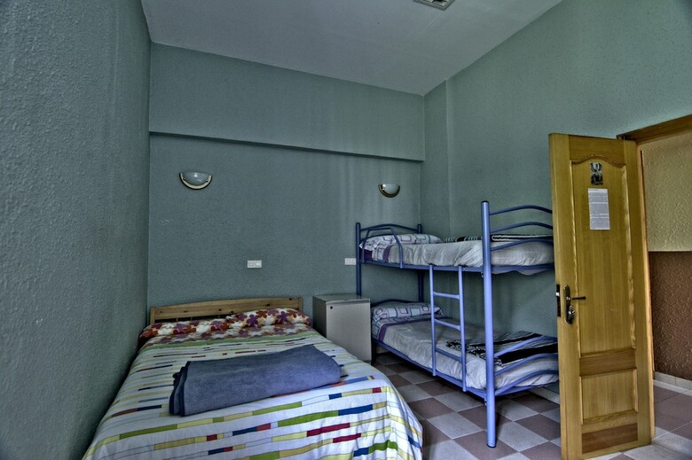Hostal Albergue Juvenil de Bustiello