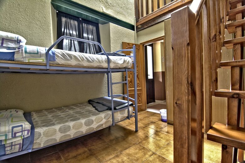 Hostal Albergue Juvenil de Bustiello