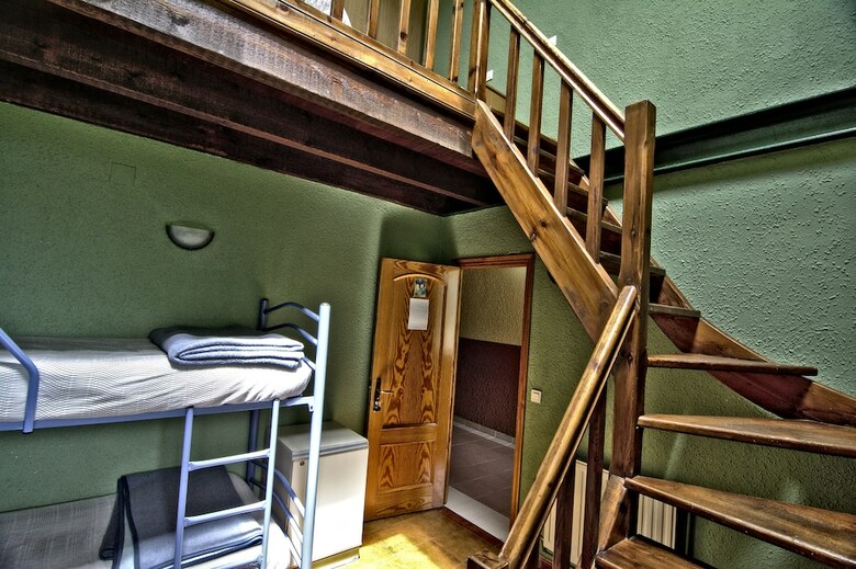 Hostal Albergue Juvenil de Bustiello