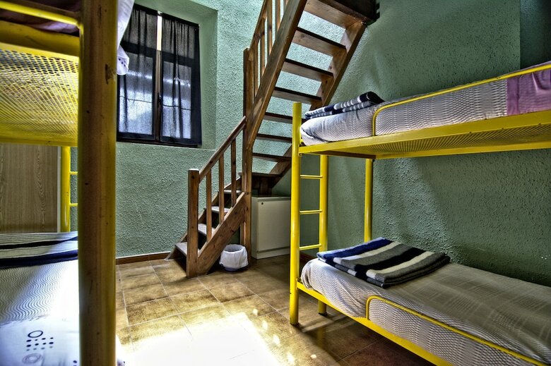 Hostal Albergue Juvenil de Bustiello