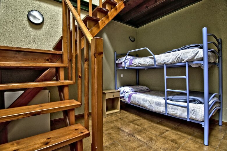 Hostal Albergue Juvenil de Bustiello