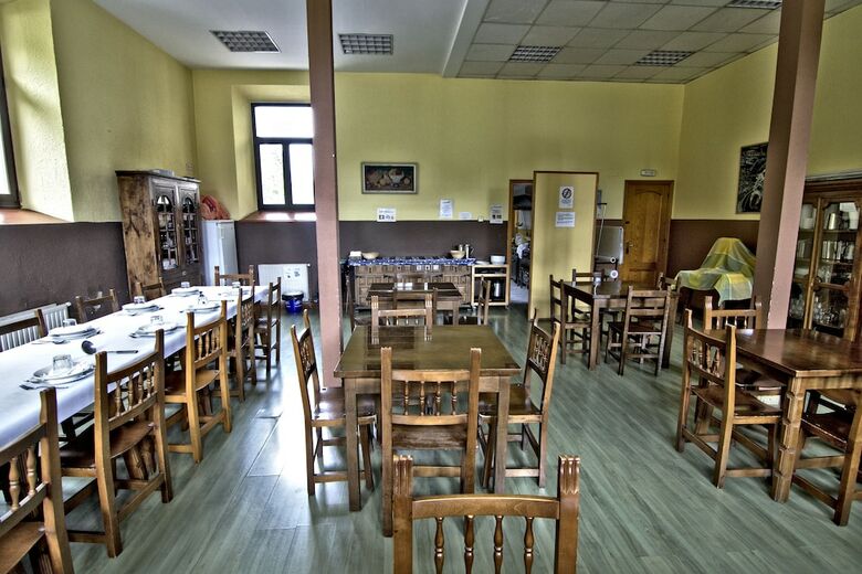 Hostal Albergue Juvenil de Bustiello
