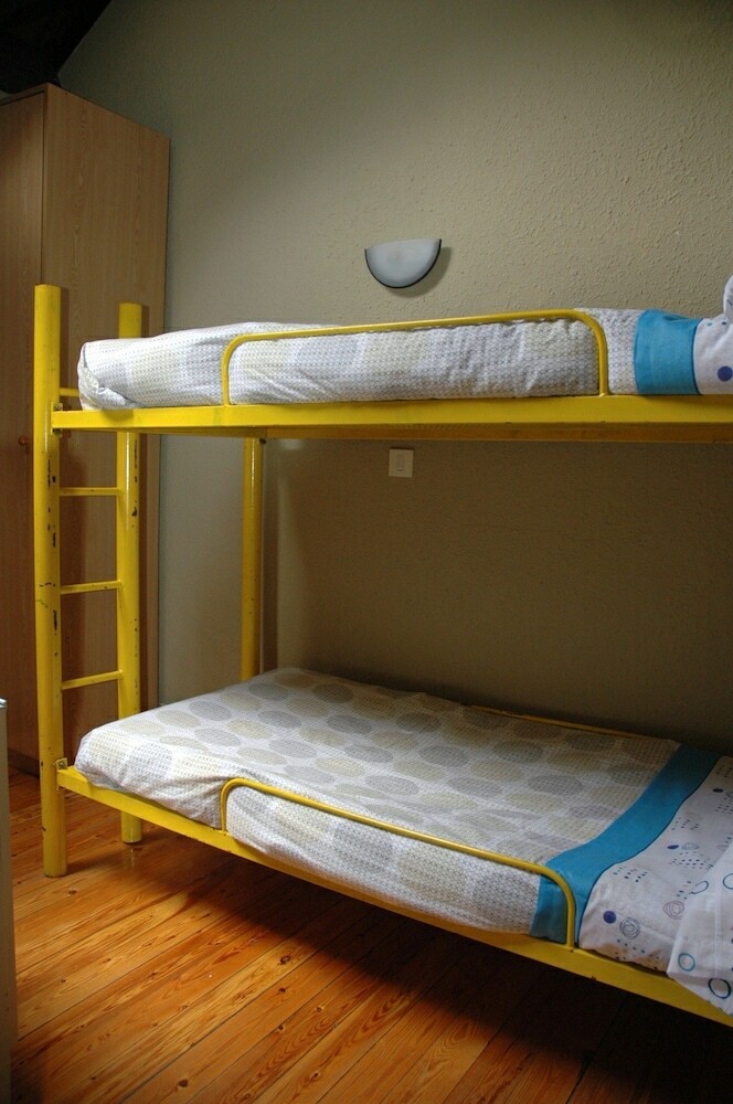 Hostal Albergue Juvenil de Bustiello
