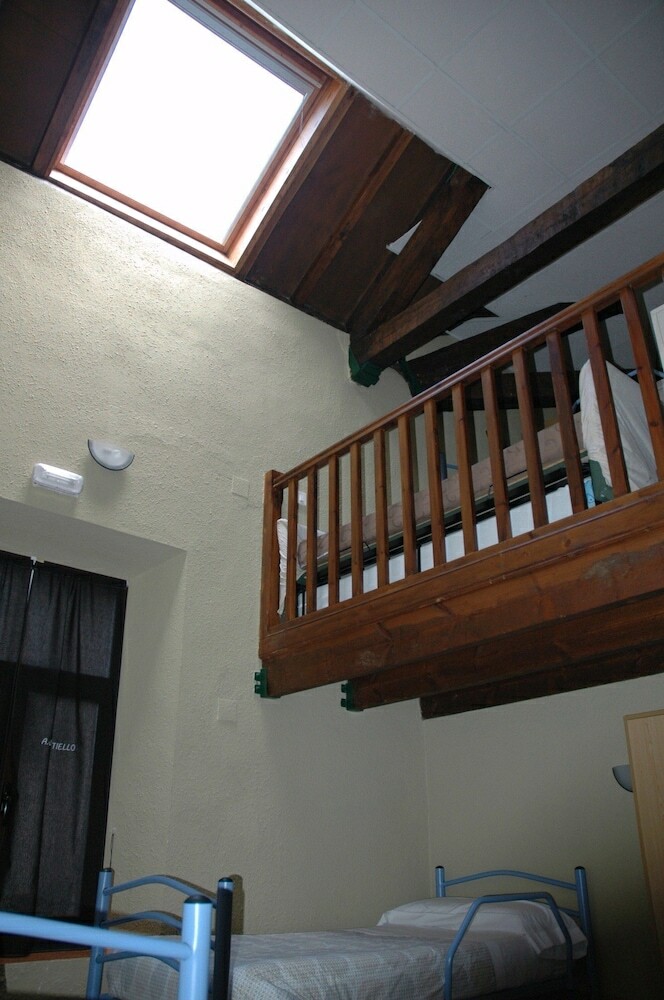 Hostal Albergue Juvenil de Bustiello
