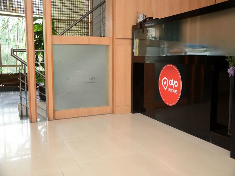 Oyo 1000 Hotel Admiral Suites