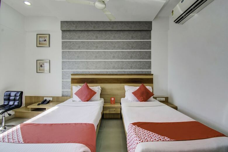 Oyo 1000 Hotel Admiral Suites