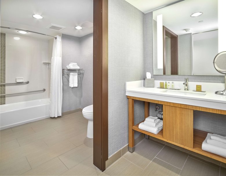 Hotel Doubletree By Hilton Edmonton Downtown