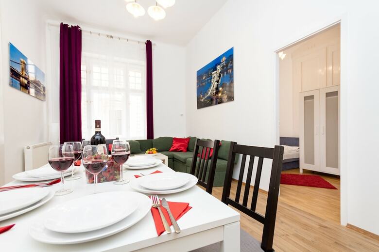 Grand Boulevard Apartments