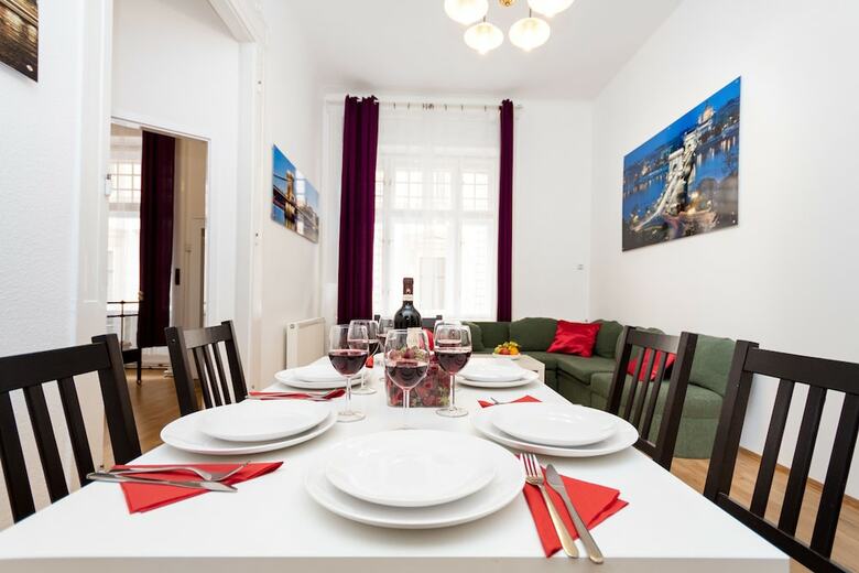 Grand Boulevard Apartments