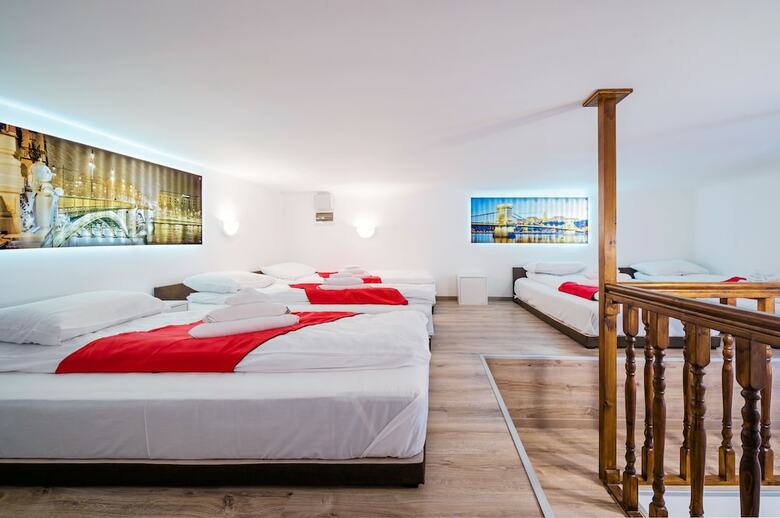 Grand Boulevard Apartments