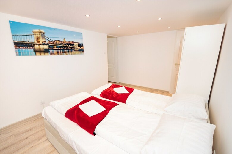 Grand Boulevard Apartments
