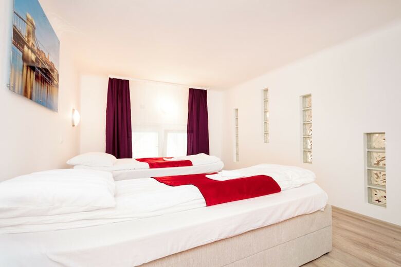 Grand Boulevard Apartments
