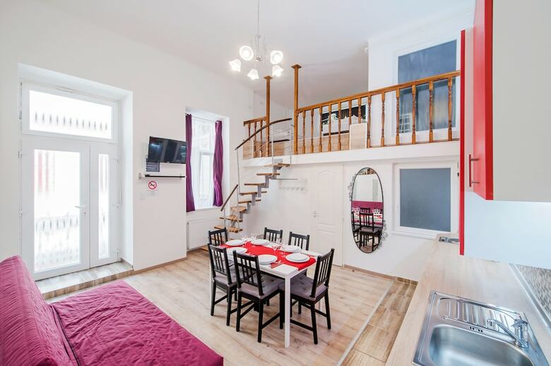 Grand Boulevard Apartments