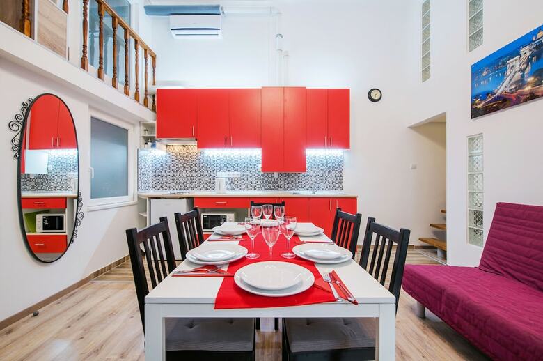 Grand Boulevard Apartments