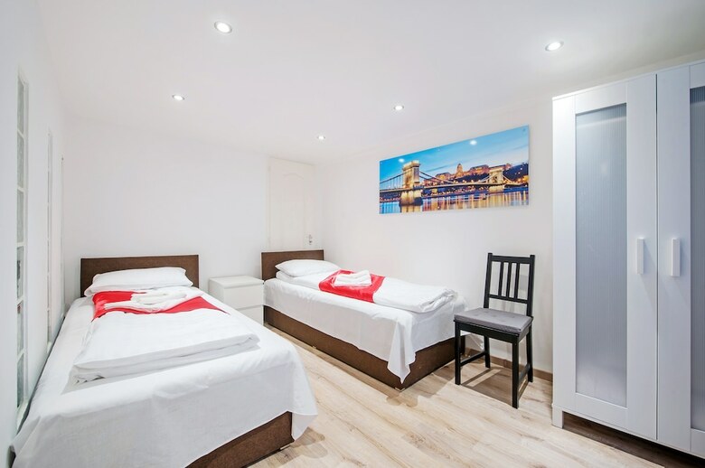 Grand Boulevard Apartments