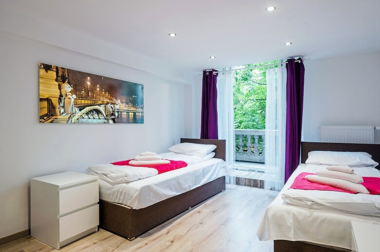 Grand Boulevard Apartments