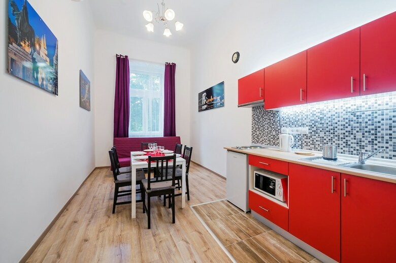 Grand Boulevard Apartments