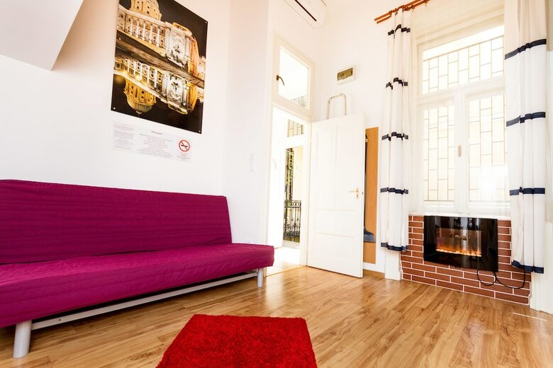 Grand Boulevard Apartments