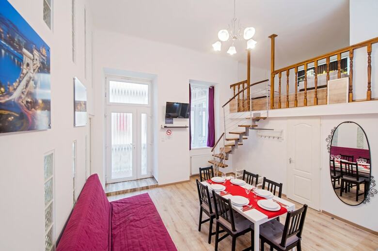 Grand Boulevard Apartments