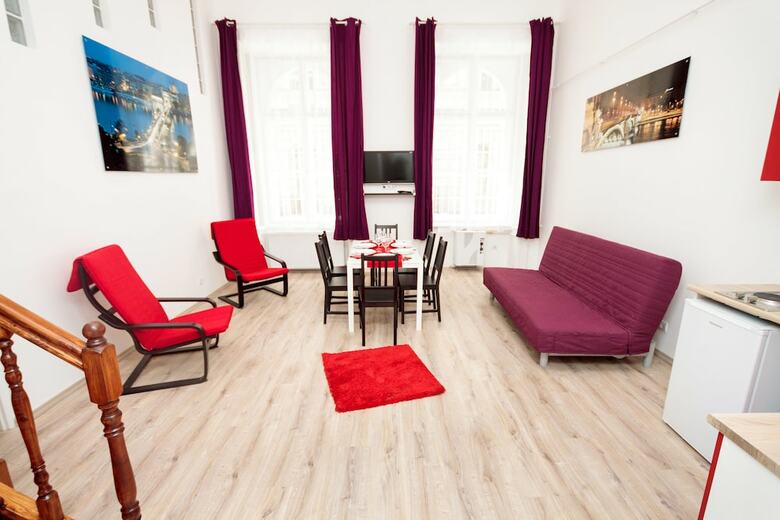 Grand Boulevard Apartments
