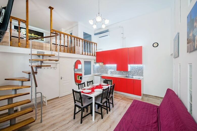 Grand Boulevard Apartments