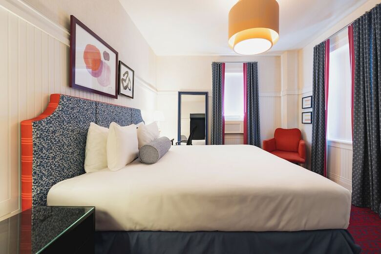 Hotel Triton